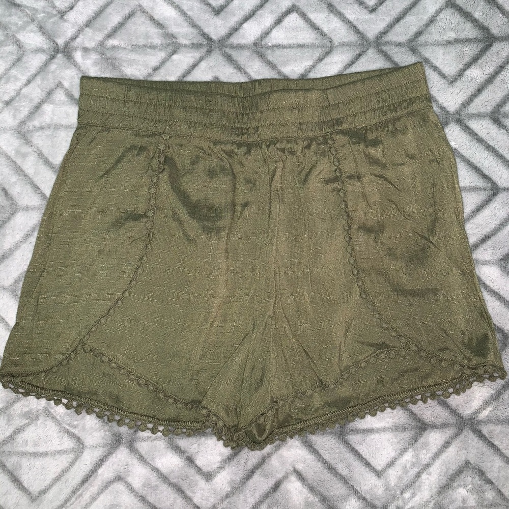 Fashion Nova army green shorts Medium